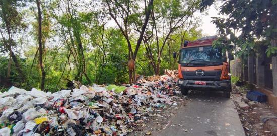 Tumpukan Sampah di Cakung Dibersihkan, Gubernur Ajak Warga Mulai Pilah Sampah