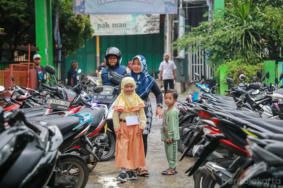 Pemprov DKI Izinkan ASN Antar Anak Hari Pertama Sekolah