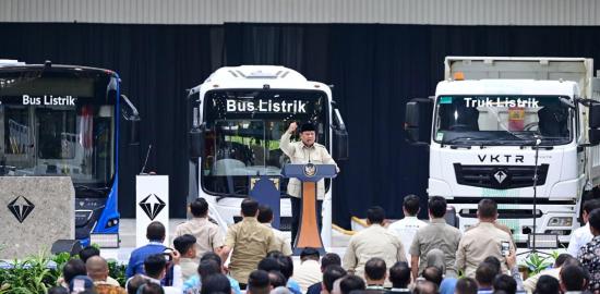 Presiden Prabowo Bangga Lompatan Industri Kendaraan Listrik Nasional, Targetkan Sedan Massal 2028