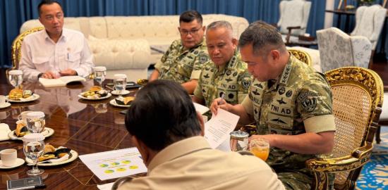 Presiden Prabowo Terima Laporan Pembangunan 300 Jembatan dan Renovasi Sekolah Terdampak Bencana