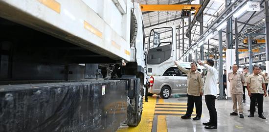 Presiden Prabowo Resmikan Pabrik Perakitan Kendaraan Listrik, Mensesneg: Transformasi Indonesia Menuju Energi Terbarukan