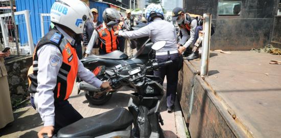 Penertiban Parkir Liar Diharapkan Tetap Fasilitasi Area Tunggu Ojol