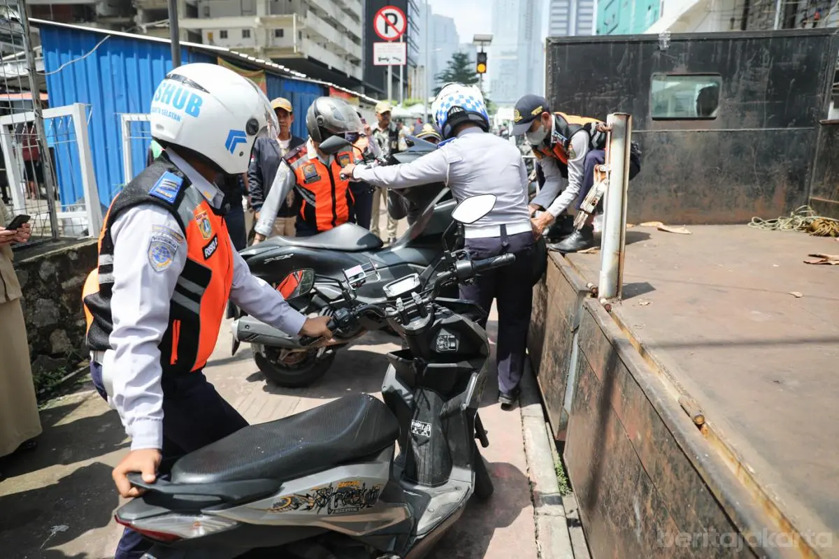 Penertiban Parkir Liar Diharapkan Tetap Fasilitasi Area Tunggu Ojol