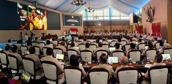 Strategi Hambalang Berbuah Manis, Presiden Prabowo Ungkap Rekor Cadangan Beras Nasional di Taklimat Awal Tahun