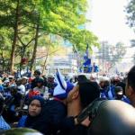 Bandung Membiru Sejak Pagi, Bobotoh Kuasai Jalanan Sambut Konvoi Juara Persib
