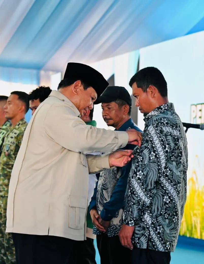 Swasembada Pangan 2025 Tercapai, Presiden Prabowo Ganjar Petani dan Tokoh Pertanian Tanda Kehormatan