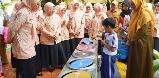 DWP Mengajar, Edukasi 82 Murid TK di Meruya Utara