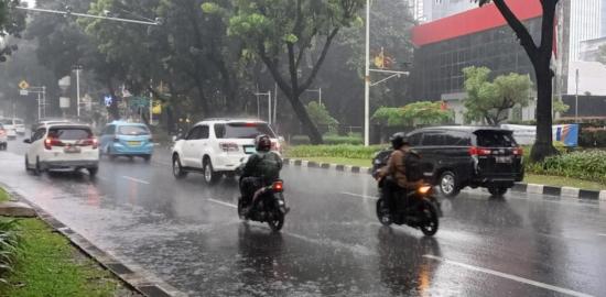 Prakiraan Cuaca Jakarta Hari Ini: Hujan Ringan hingga Sedang Mengguyur Sebagian Wilayah