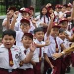 Hujan Tak Surutkan Antusiasme Warga Sambut Presiden Prabowo di Bandung
