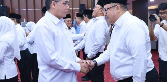Lantik 12 Pejabat, Menaker: Jabatan Bukan Sekadar Posisi, Layanan Publik Harus Jadi Prioritas