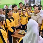 Presiden Prabowo Tinjau Pelaksanaan Program MBG di SMPN 111 Jakarta