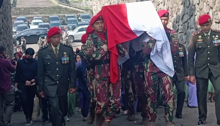 Prajurit TNI Gugur di Lebanon, Mayor Zulmi Aditya Iskandar Dimakamkan di Taman Makam Pahlawan Cikutra