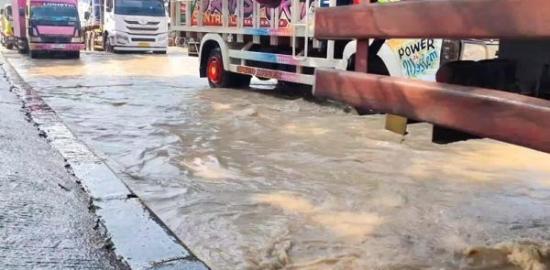 Banjir Rendam Jalur Pantura Cirebon, Kemacetan hingga Lebih dari 4 Km
