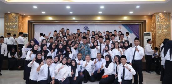 Menaker Lantik 976 ASN, Tekankan Semangat Belajar, Integritas, dan Kekompakan