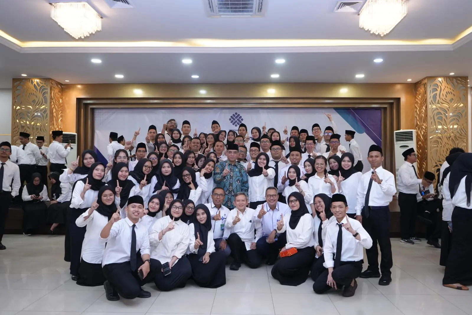 Menaker Lantik 976 ASN, Tekankan Semangat Belajar, Integritas, dan Kekompakan