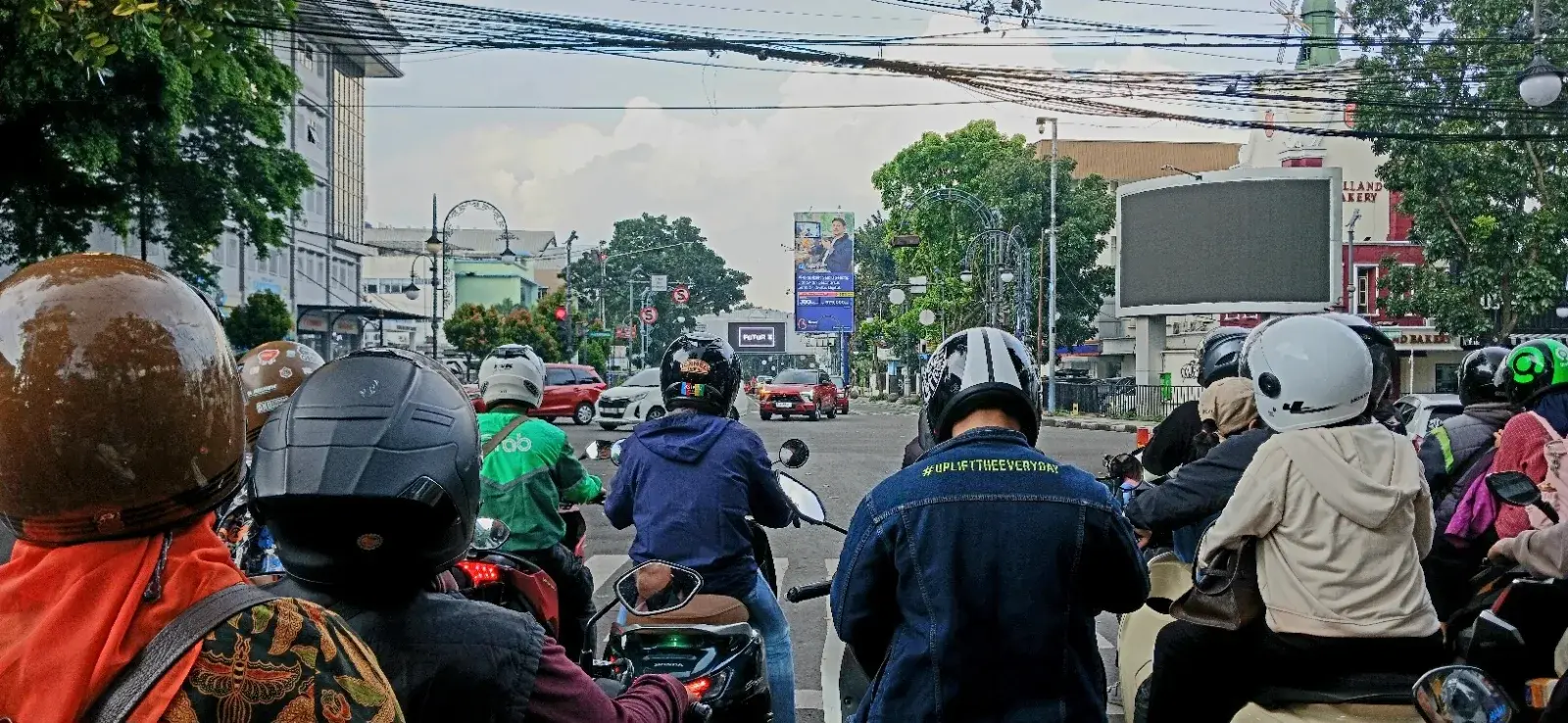 Pemkot Bandung Tetapkan Batas Akhir Penurunan Kabel Udara Sebelum 31 Mei 2026