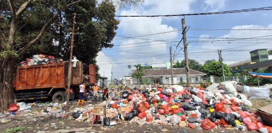 Sudin LH Jaksel Intensifkan Pengangkutan Sampah di TPS