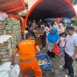 2.658 Warga Cipinang Terima Bantuan Pangan