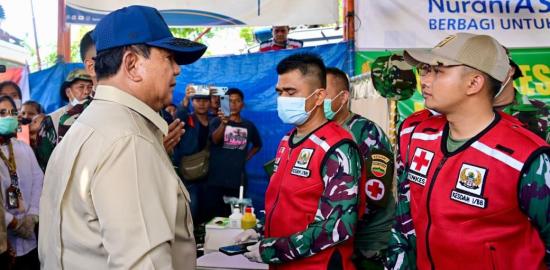 Presiden Prabowo Tinjau Posko Kesehatan di Tapanuli Selatan, Pastikan Warga Mendapat Layanan