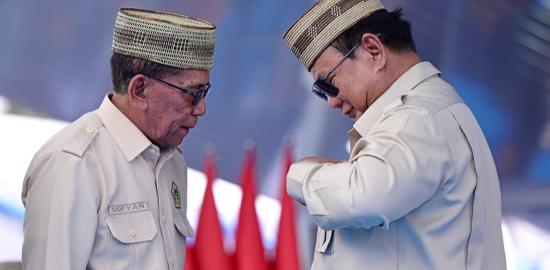 Presiden Prabowo Terima Lencana Emas Adi Bhakti Tani Nelayan Maha Utama dari KTNA Nasional