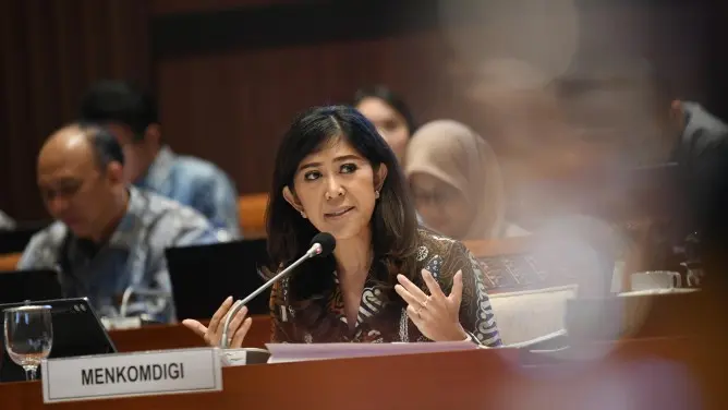 Menkomdigi Tegaskan Tidak Ada Rencana Pemerintah Batasi WhatsApp Call dan VoIP