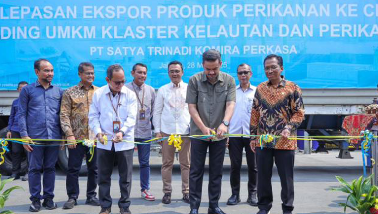 Menteri UMKM Lepas Ekspor Ikan Layur ke China Melalui Program Holding UMKM