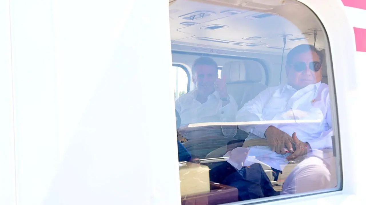 Momen Keakraban Presiden Prabowo dan Presiden Macron Menuju Akmil Magelang