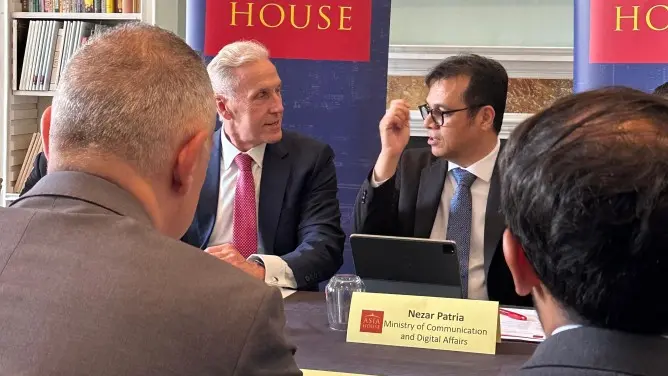 Perkuat Fondasi Digital Nasional, Wamen Komdigi Ajak Asia House Kolaborasi Wujudkan Visi 2045