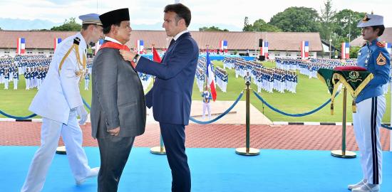 Presiden Macron Anugerahkan Grand Croix de la Légion d’Honneur kepada Presiden Prabowo
