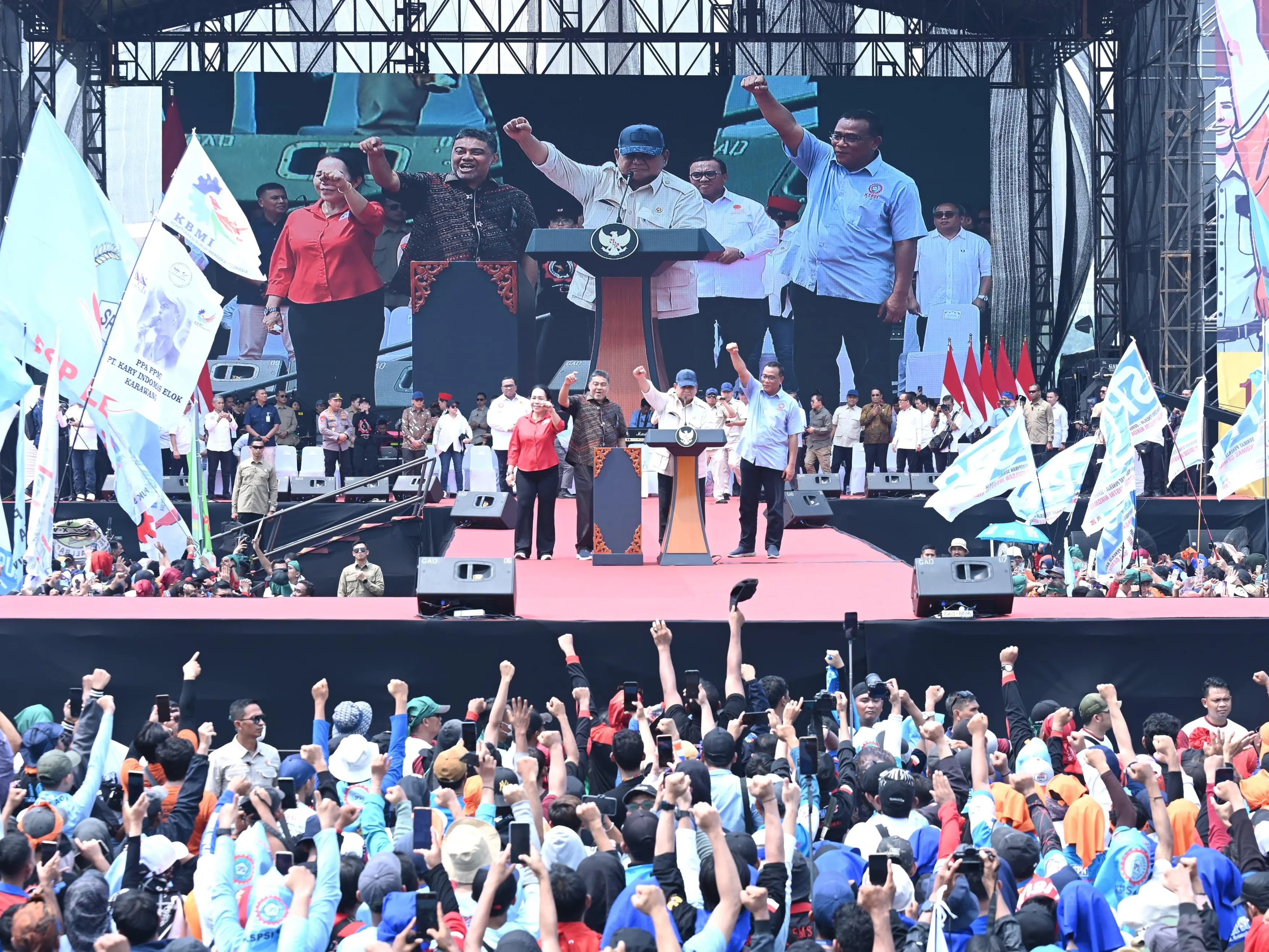 Presiden Prabowo Hadiri Peringatan Hari Buruh Internasional di Monas