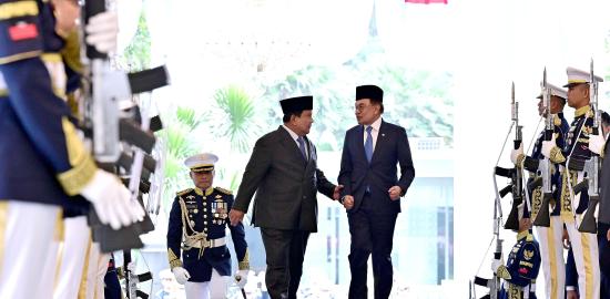 Presiden Prabowo Sambut PM Malaysia Anwar Ibrahim di Istana Merdeka Jakarta