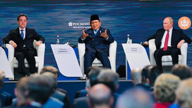 Presiden Prabowo Subianto di Sesi Pleno SPIEF 2025, Suarakan Kolaborasi Strategis di Tengah Geopolitik Global