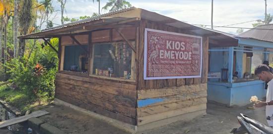 Presiden Prabowo Beri Perhatian Peningkatan Ekonomi, Keluarga Gogoba di Sorong Dibantu Pendirian Kios Sembako